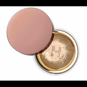 NEW Hourglass Veil™ Translucent Setting Powder